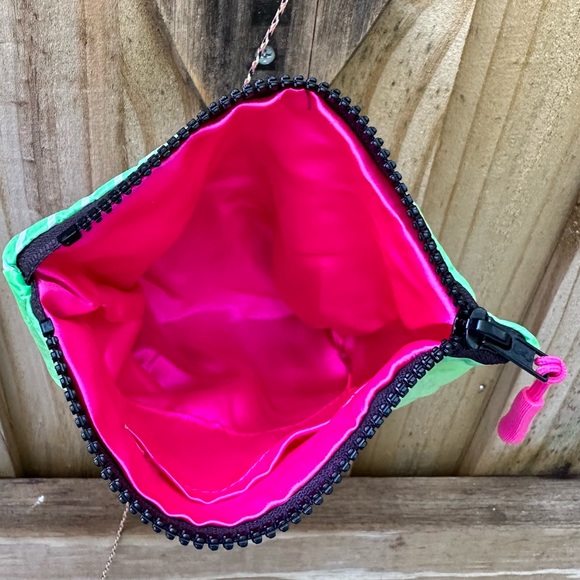 Soflo Riders Pouch made with repurposed kite - Picture 5 of 5